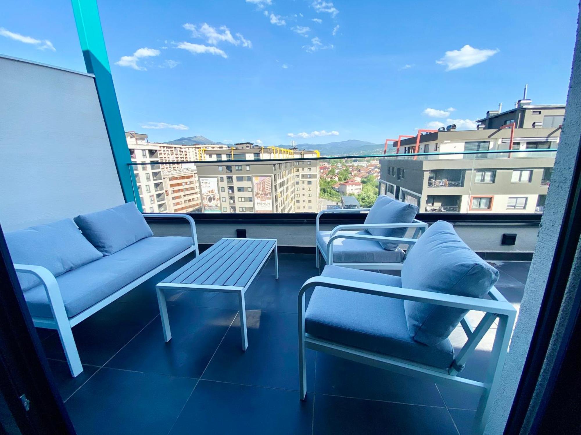 Penthouse 916 *